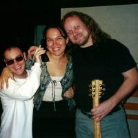 Gravando o CD da cantora Lucila Novaes, no estúdio Art Mix, com participação do músico Tuco Marcondes.